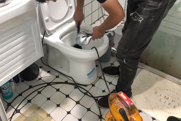 柯城马桶经常堵塞竟是因为它们,别因方便惹来大麻烦